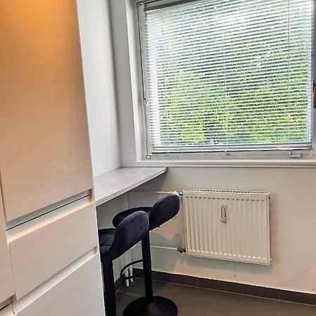 01 Bedroom In Mitte-up To 5 People-private Free Parking דירה *