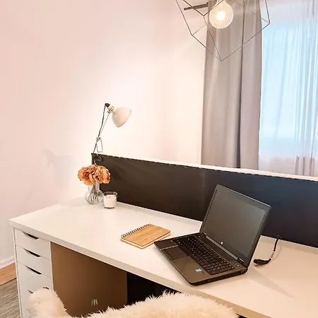 Daire 01 Bedroom In Mitte-up To 5 People-private Free Parking