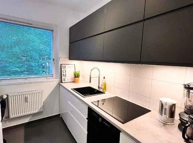 01 Bedroom In Mitte-up To 5 People-private Free Parking Appartamento *