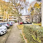 01 Bedroom In Mitte-up To 5 People-private Free Parking