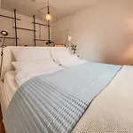 01 Bedroom In Mitte-up To 5 People-private Free Parking Daire Berlin