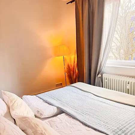 01 Bedroom In Mitte-up To 5 People-private Free Parking * Berlin